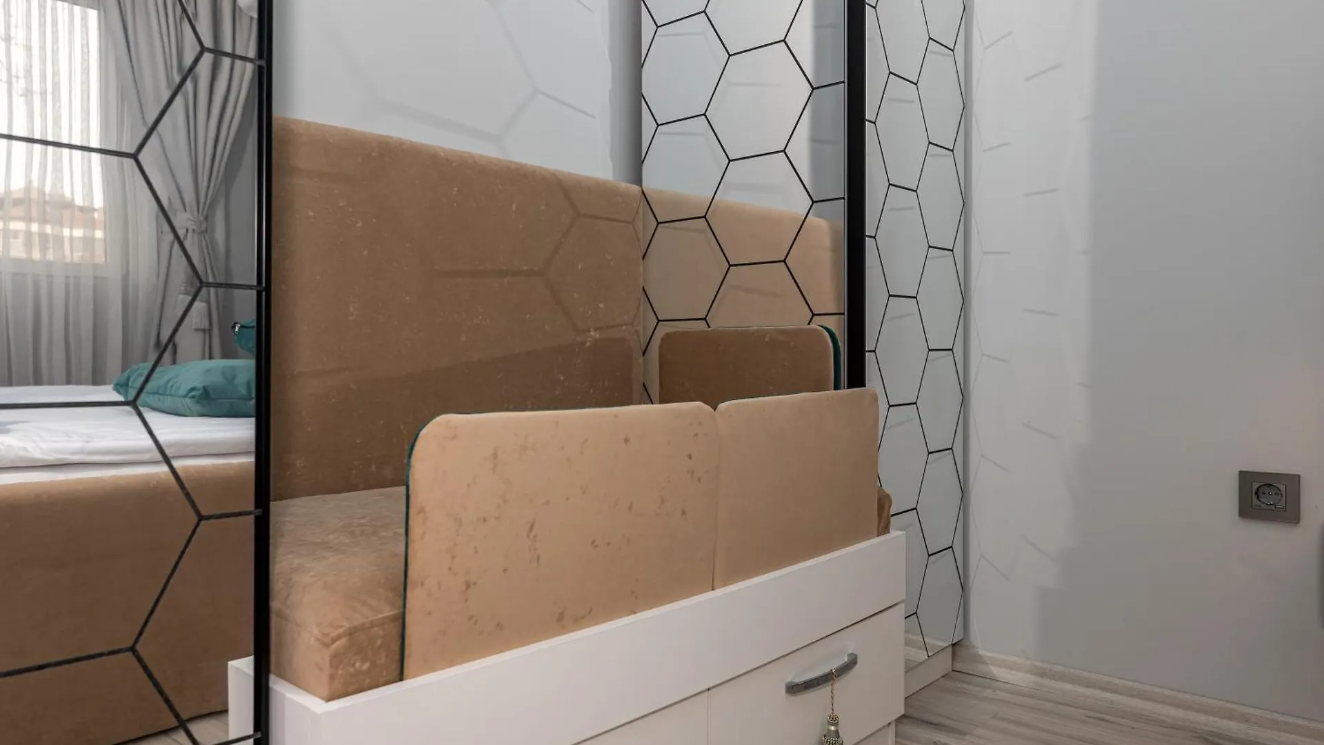 Elenartlux- Let'S Pretend You'Re Not Already Planning Your Return Plovdiv Apartment